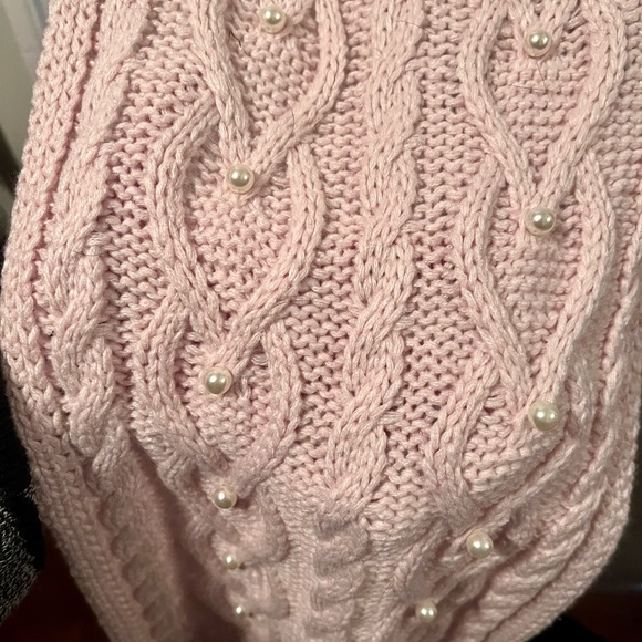 Pink knitted scarf with pearl - Picture 4 of 5